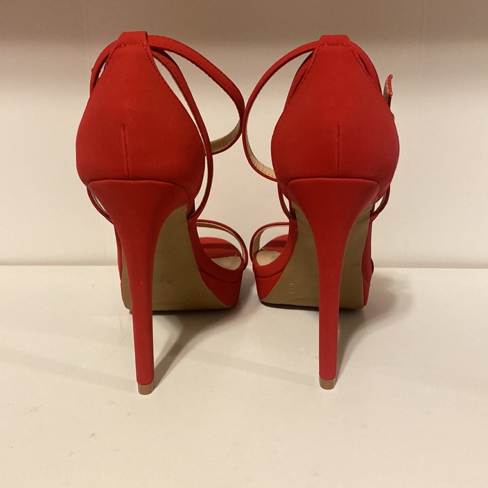 Red heels - Picture 2 of 4